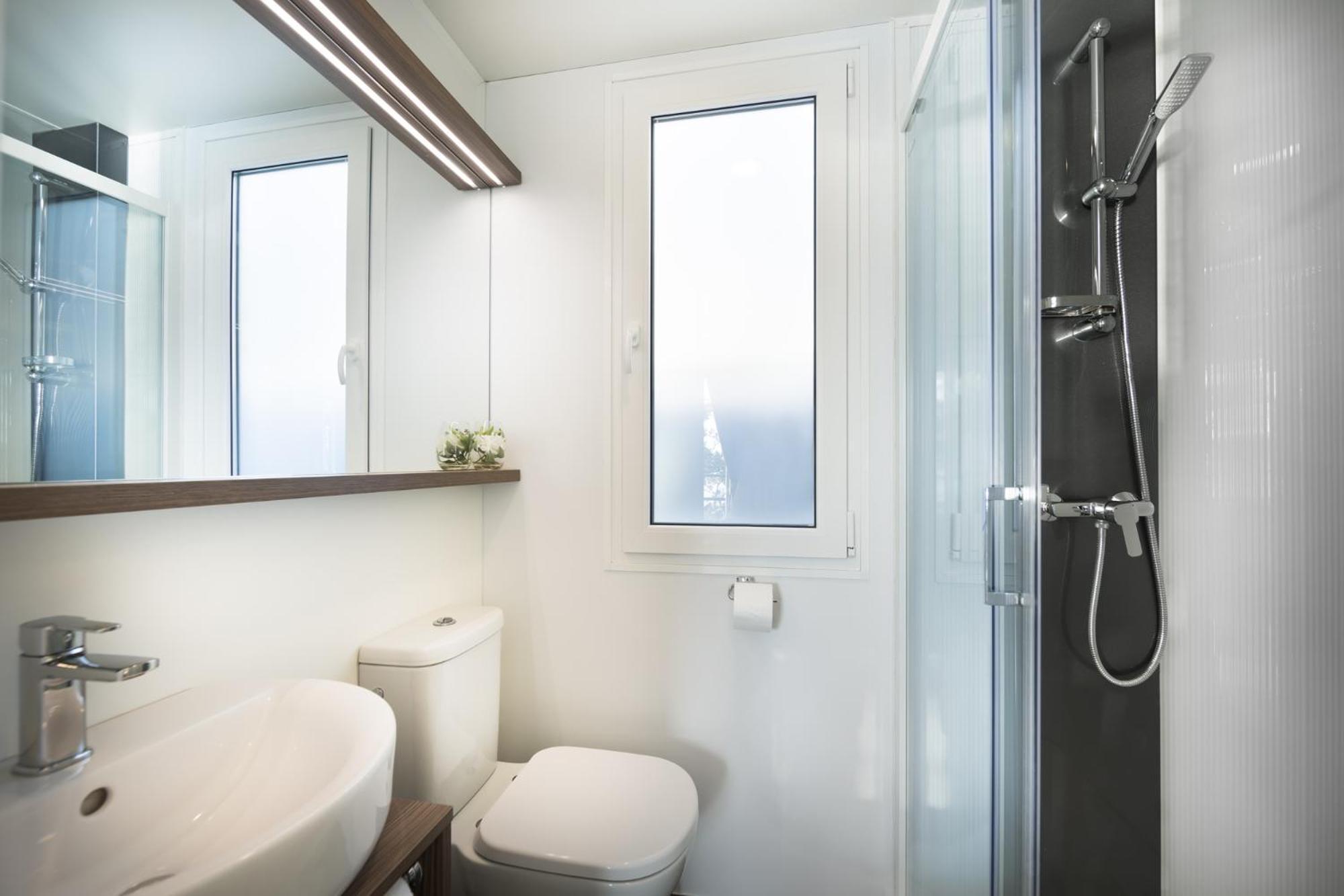 Aminess Style Glamping Villas & Holiday Homes Atea Njivice Quarto foto A shower cubicle