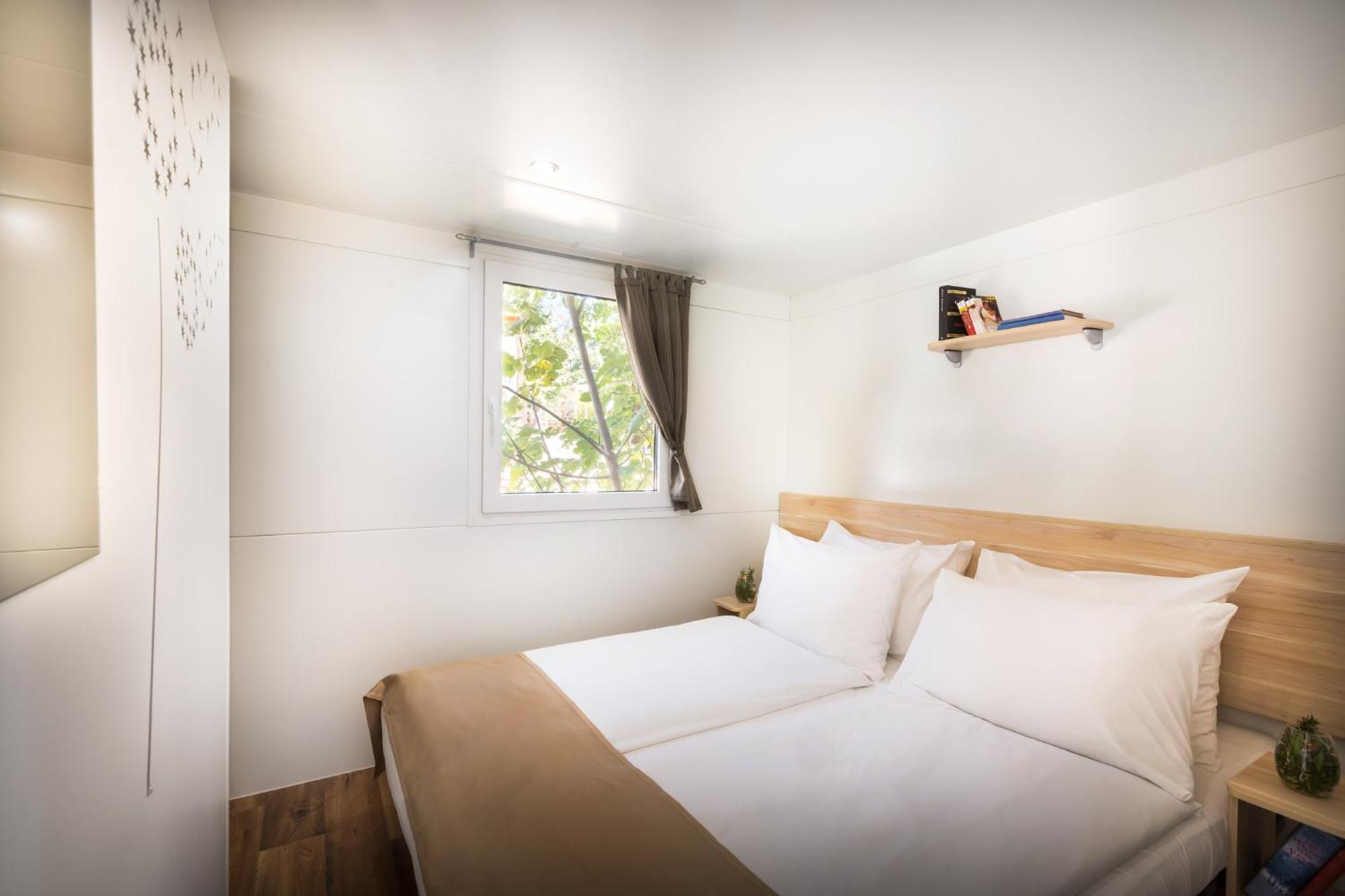 Aminess Style Glamping Villas & Holiday Homes Atea Njivice Exterior foto A bedroom at the hotel