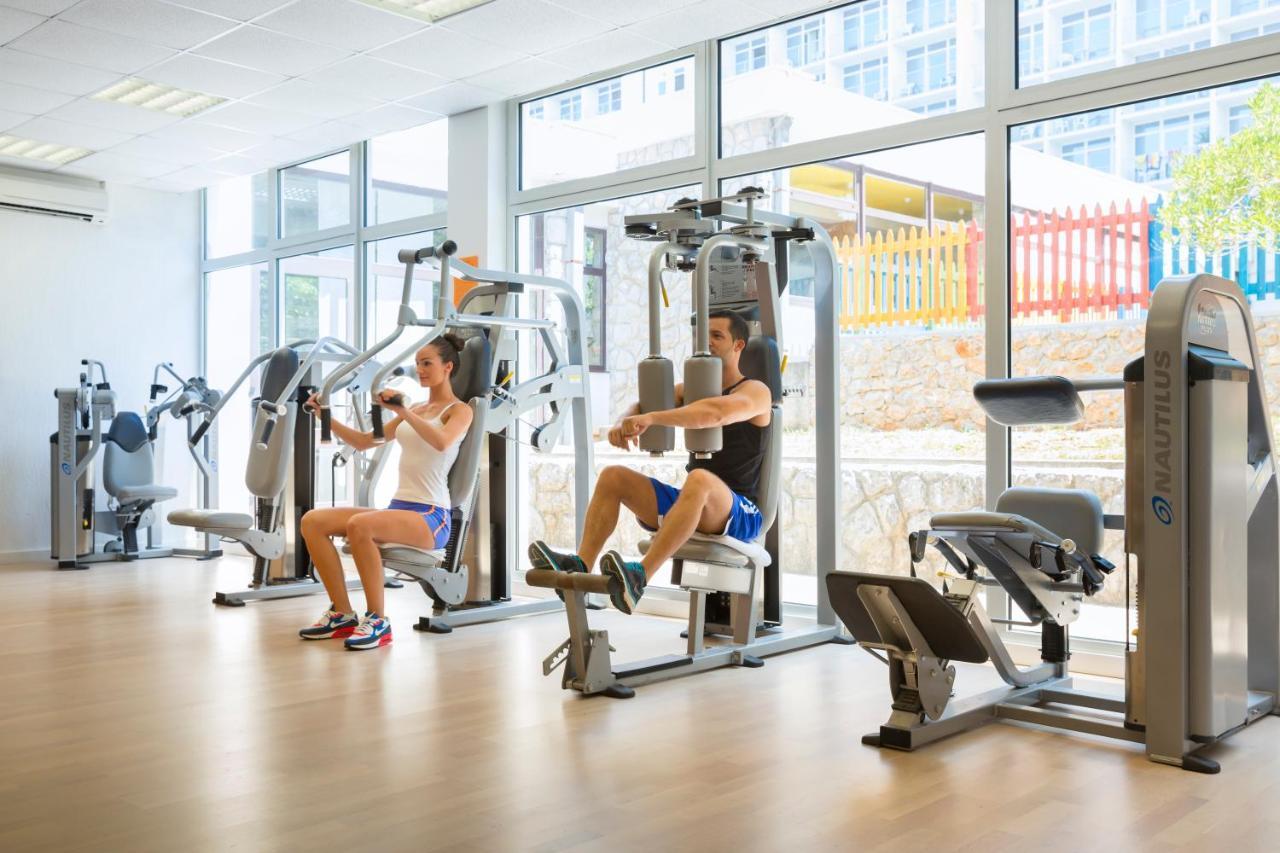 Aminess Style Glamping Villas & Holiday Homes Atea Njivice Exterior foto A gym in Germany